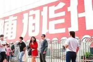 《暗涌之城》城市天台对峙场面示意图